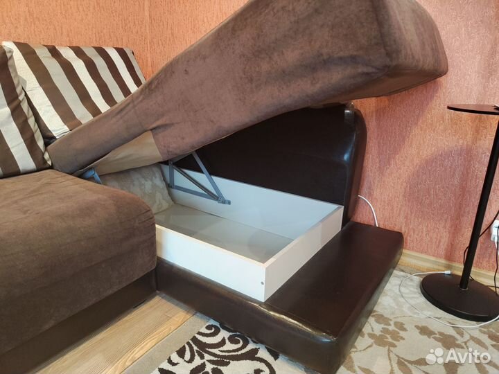 Кожаный угловой диван бу