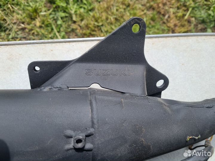 Двигатель и глушитель для скутера Сузуки address