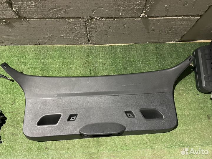 Обшивка двери багажника BMW 1 F20