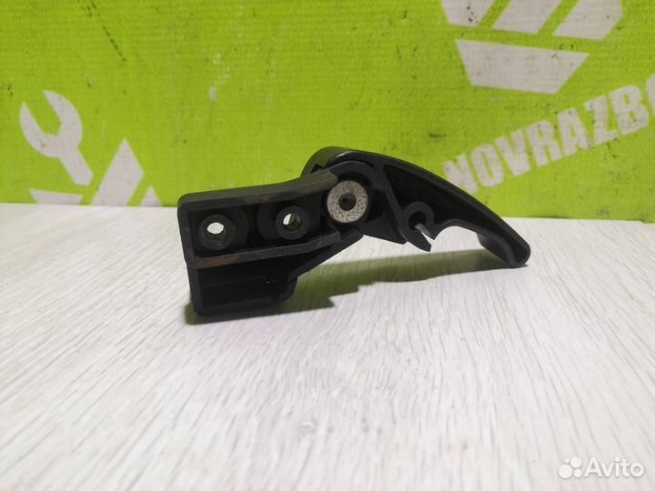 Ручка открывания капота Фольксваген Гольф 3 Венто