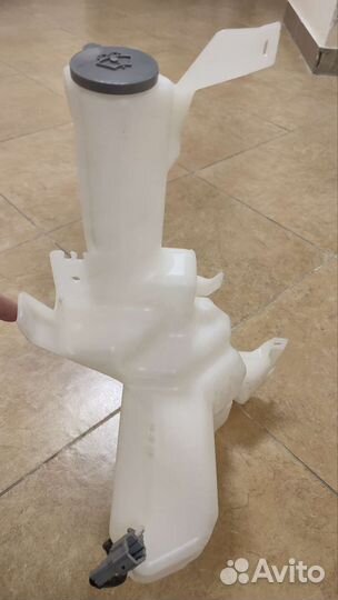 Бачок омывателя Nissan Murano 02-08 года)