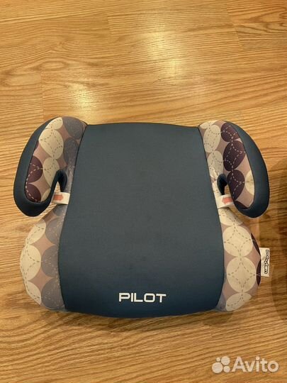 Детский бустер автомобильный