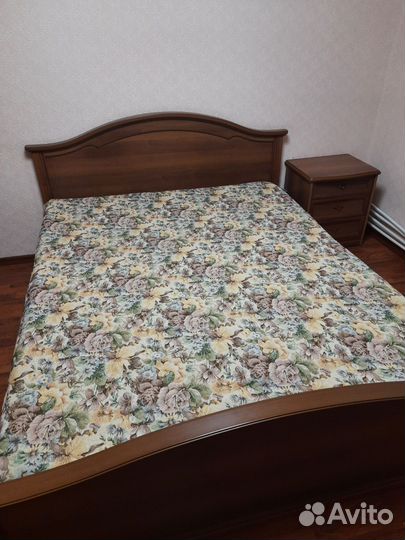 Кровать двухспальная с матрасом бу 160 200