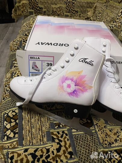 Коньки фигурные женские 39 размер