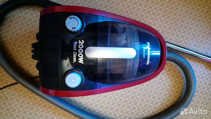 Пылесос Panasonic безмешковый