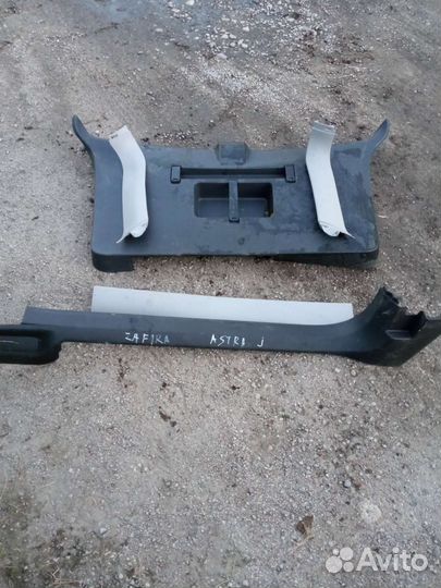 Opel Zafira B обшивки крышки багажника