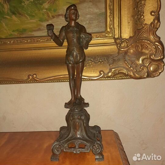 Антикварная скульптура архитектор