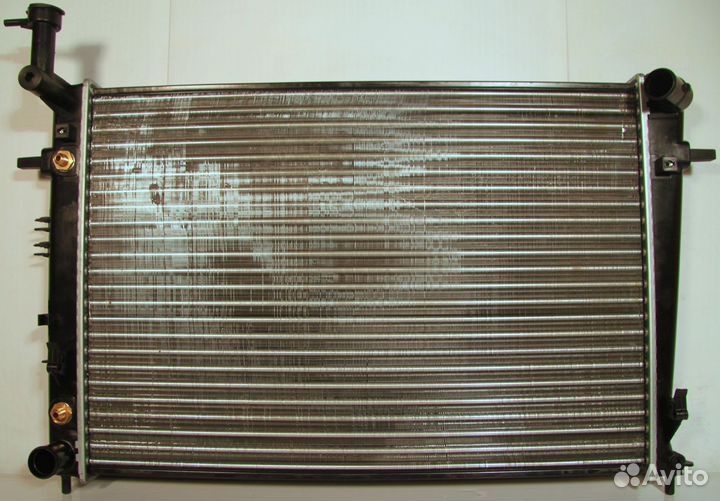 Радиатор охлаждения Hyundai Tucson 1 акпп/мкпп