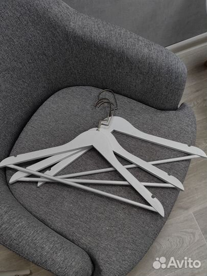 Вешалки плечики для одежды деревянные новые