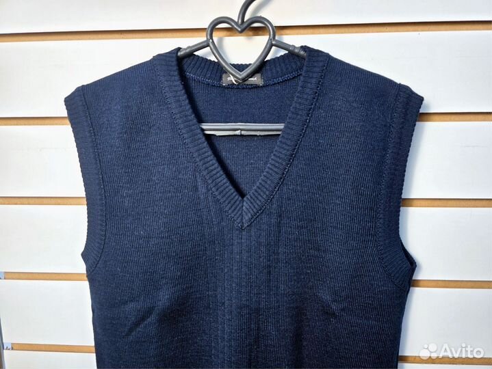Школьный трикотажный жилет на мальчика 182 новый
