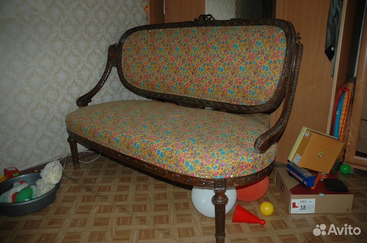 Антикварная редкая мебель