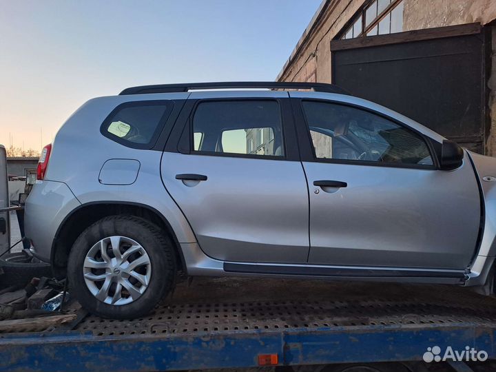 Дверь передняя правая Nissan Terrano D10