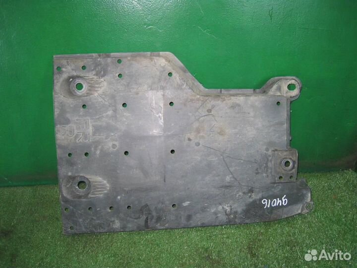 Защита днища правая Toyota Auris E18 2015