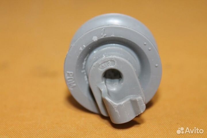 Ролик верхней корзины Bosch 00611666 бу. 5155