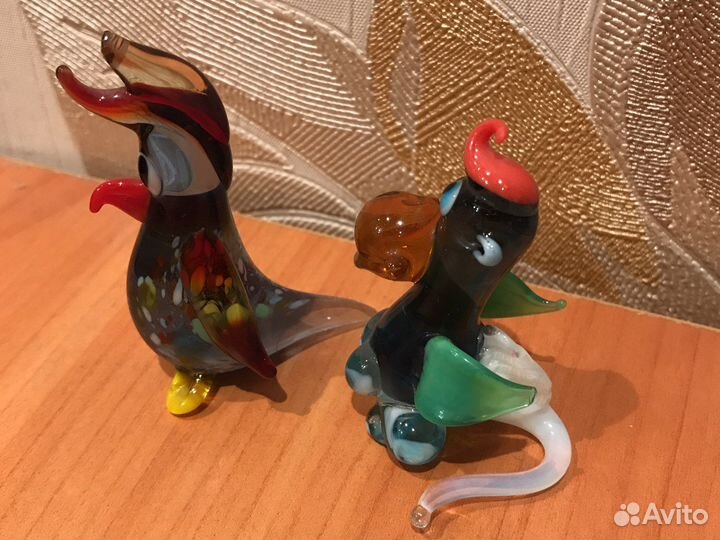 Фигурки из цветного стекла