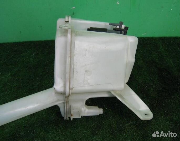 Бачок омывателя Toyota Yaris P13 2015