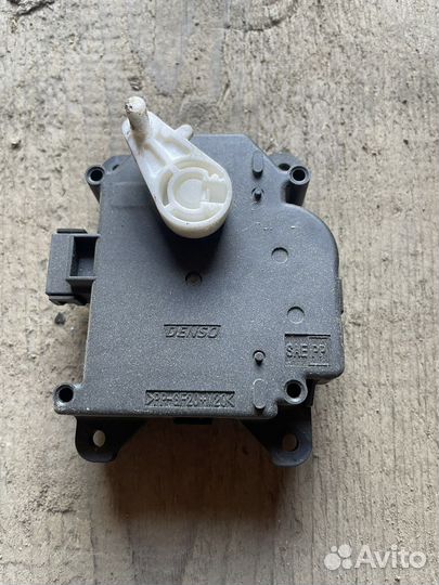 Моторчик заслонки печки Mitsubishi Colt Z3