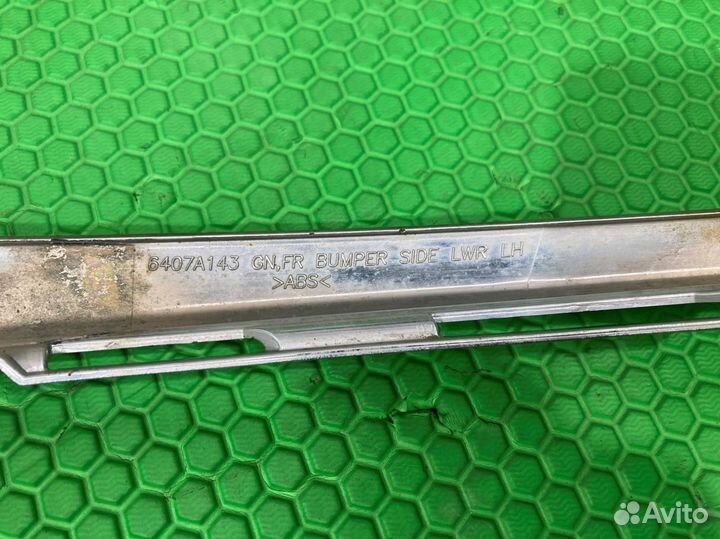 Накладка на бампер левая Mitsubishi Outlander 3