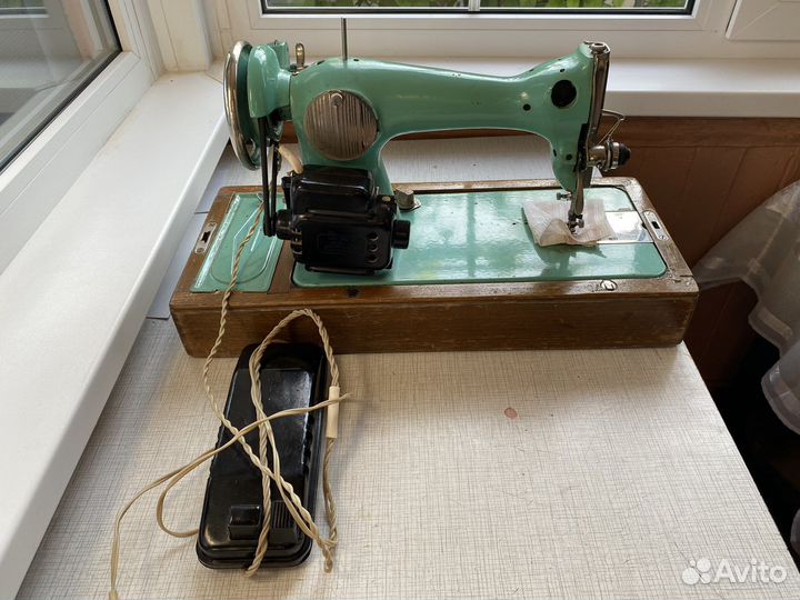 Швейная машинка Подольск 2м с электроприводом