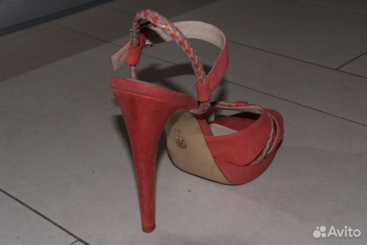 Продаю босоножки