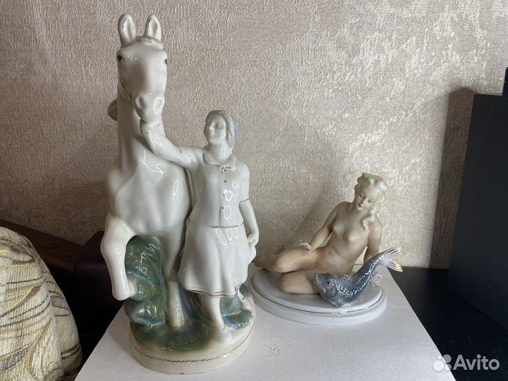 Статуэтки женщина с конем и женщина с рыбой