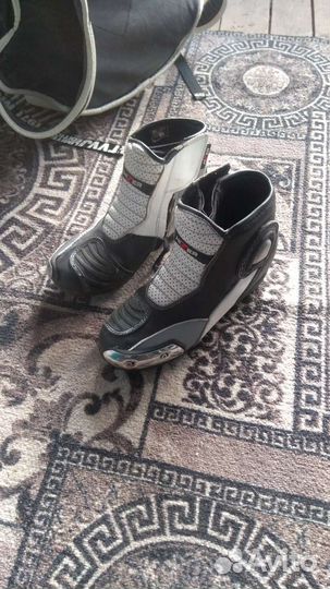 Мотоциклетные ботинки