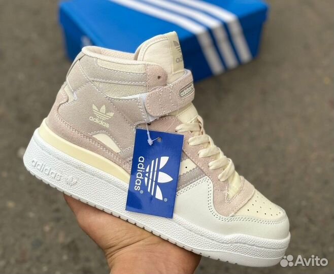 Кроссовки adidas, женские. Осенние