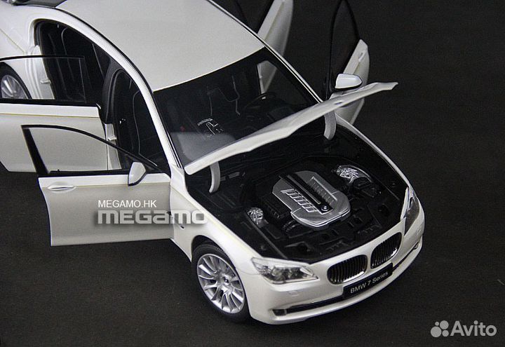 1/18 Kyosho BMW 760Li Белый цвет
