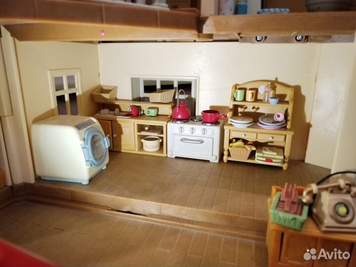 Sylvanian families домик с мебелью, на дереве