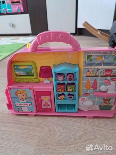 Игрушка для девочки.Домик на колесах family toys
