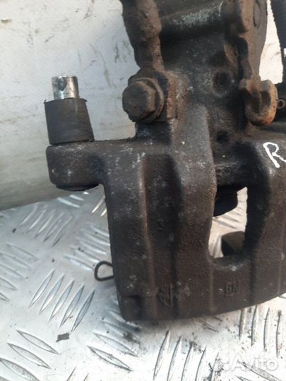 Суппорт тормозной задний правый Opel Vectra