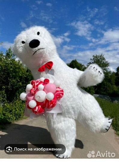 Большой белый мишка на праздник. Поздравление