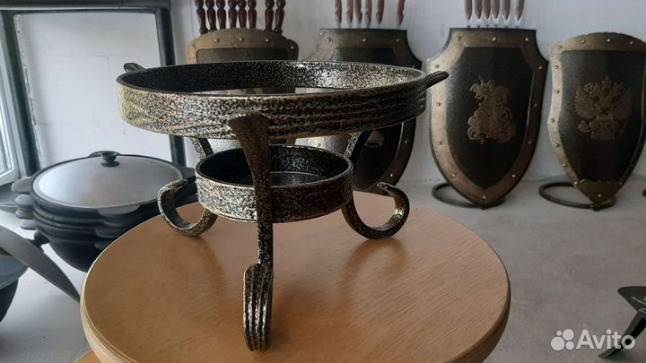 Подставка под садж (Непал), казан