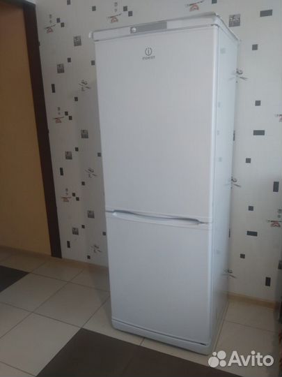 Холодильник двухкамерный Indesit