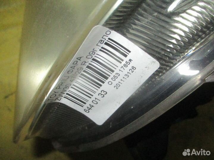 Фара Toyota Prius ZVW30 (Правое)