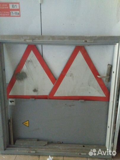 Дверь электрощитовая двухстворчатая