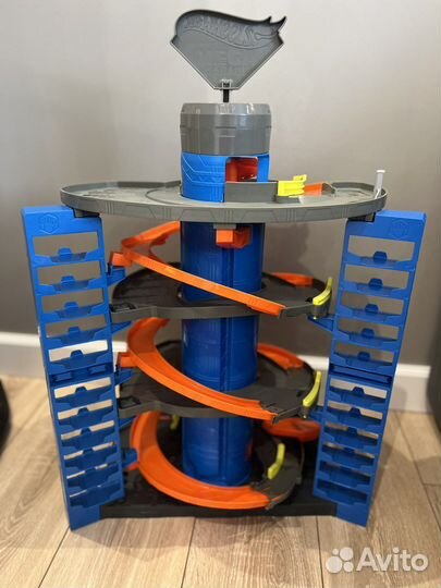 Игровой набор Hot Wheels Сити Мега Гараж