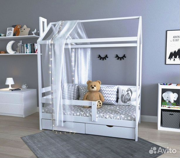 Детская кровать домик из массива