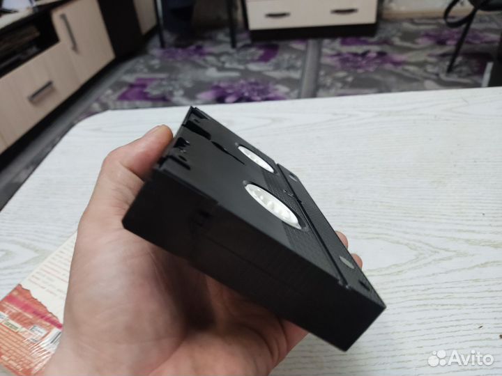 Видеокассета VHS не послать ли нам гонца