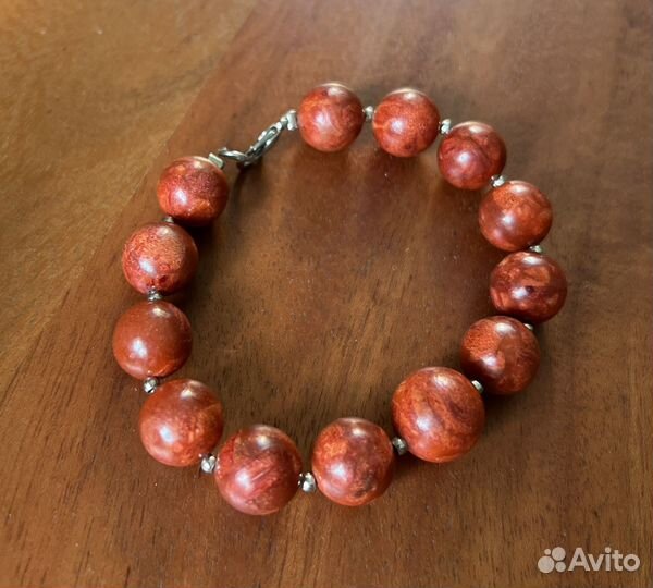 Браслет из коралла