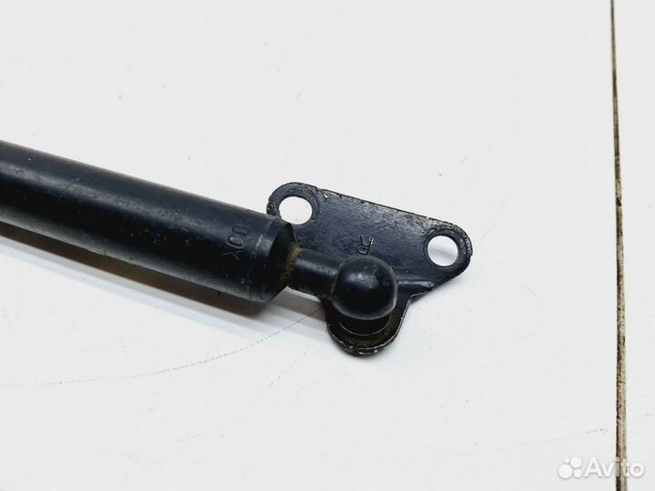 Амортизатор двери багажника Lexus LX 450d/570 200