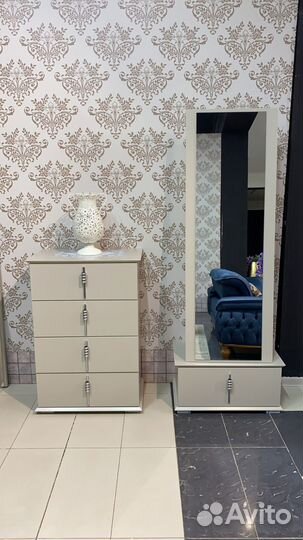 Зеркало напольное