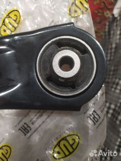 Рычаг подвески передней левый