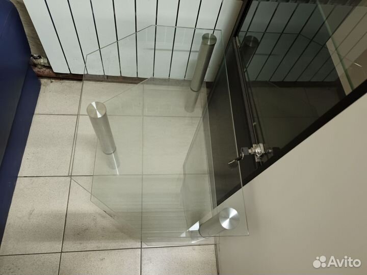 Столик журнальный стеклянный