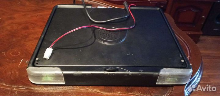 Потолочный монитор в авто