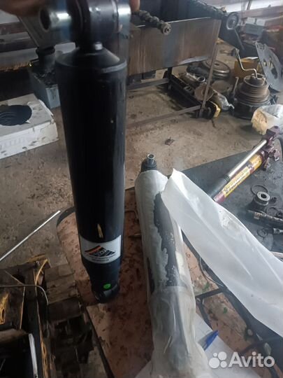 Задний амортизатор