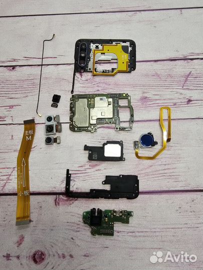 Honor 10i разбор