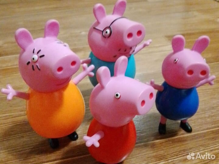 Игрушки в отличном состоянии семья свинка Пеппа