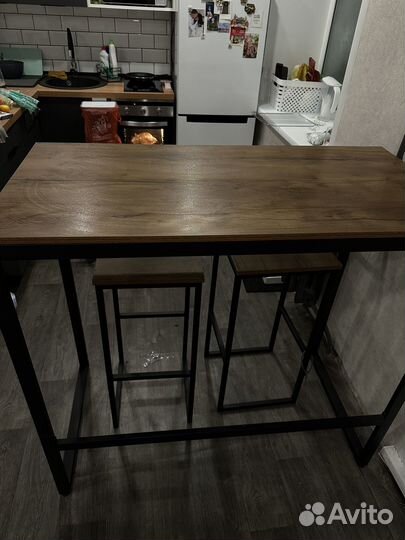 Барная стойка со стульями