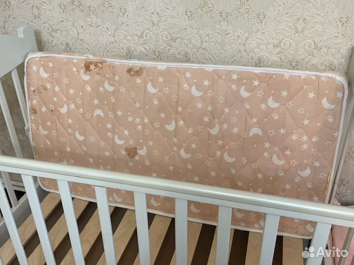 Детская кроватка с поперечным маятником